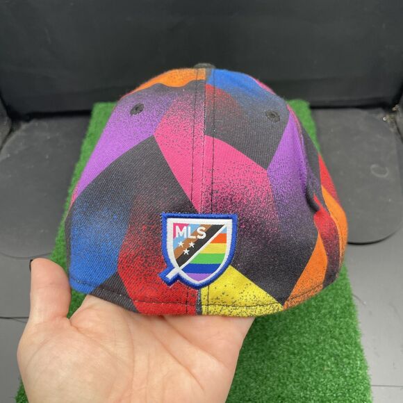 New Era Atlanta United Soccer 39Thirty Hat Pride Stretch M/L Fitted Colorful - Picture 2 of 3
